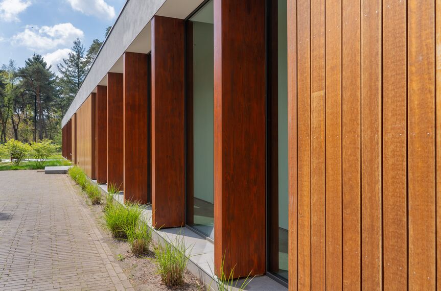 ConceptSystem 77 Deuren en SlimLine 38 Cubic Ramen - Villa LP: genieten van een bosrijk panorama gelegen in Waalre, Nederland