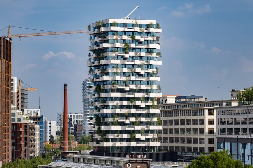 SlimLine 38 Ramen, SlimLine 38 Deuren en ConceptWall 50 Vliesgevels - Trudo Toren: wonen in een verticaal bos gelegen in Eindhoven, Nederland