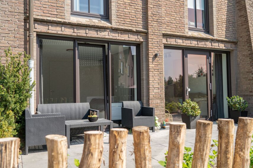 ConceptSystem 77 Ramen, ConceptSystem 77 Deuren en SlimLine 38 Cubic Ramen - Boschwegsekerk: toogramen knipogen naar verleden gelegen in Schijndel, Nederland