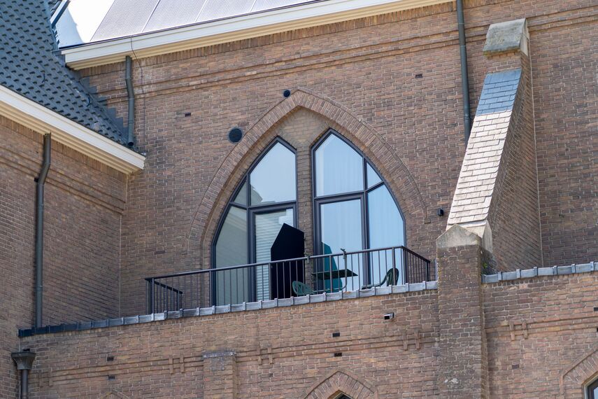 ConceptSystem 77 Ramen, ConceptSystem 77 Deuren en SlimLine 38 Cubic Ramen - Boschwegsekerk: toogramen knipogen naar verleden gelegen in Schijndel, Nederland