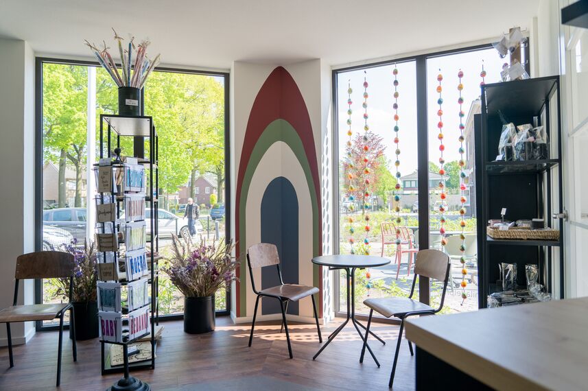 ConceptSystem 77 Ramen, ConceptSystem 77 Deuren en SlimLine 38 Cubic Ramen - Boschwegsekerk: toogramen knipogen naar verleden gelegen in Schijndel, Nederland