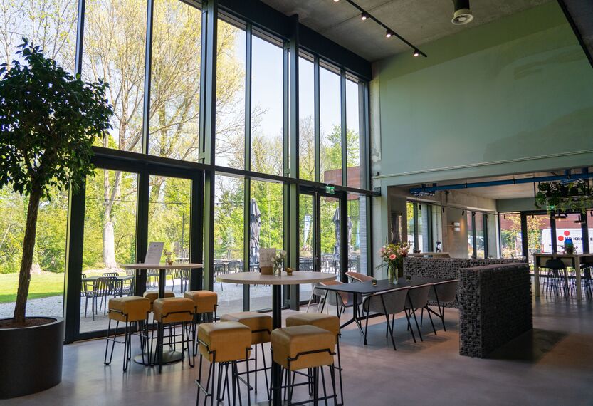 ConceptWall 50 Vliesgevels, ConceptSystem 77 Deuren en SlimLine 38 Ramen - Par'Course: van brouwerij tot multifunctioneel belevingscentrum gelegen in Valkenburg, Nederland