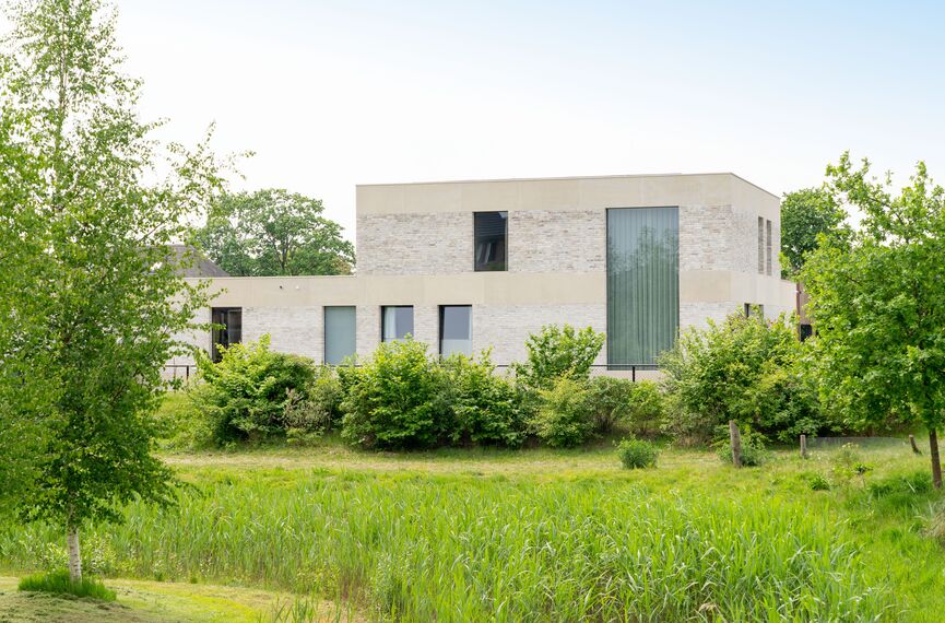 MasterLine 8 Ramen, MasterLine 8 Deuren en ConceptSystem 77 Ramen - Woonhuis Van Hoof: ontdek verborgen schatten gelegen in Den Hout, Nederland