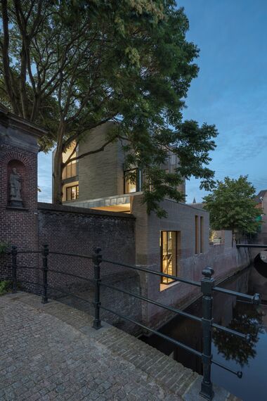 MasterLine 8 Ramen, MasterLine 8 Deuren en HiFinity Schuifsystemen - Villa Gasthuiskwartier: het bedrijvige handelsverleden op de Binnendieze is bijna voelbaar gelegen in 's Hertogenbosch, Nederland