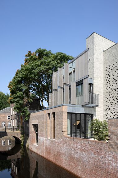 MasterLine 8 Ramen, MasterLine 8 Deuren en HiFinity Schuifsystemen - Villa Gasthuiskwartier: het bedrijvige handelsverleden op de Binnendieze is bijna voelbaar gelegen in 's Hertogenbosch, Nederland