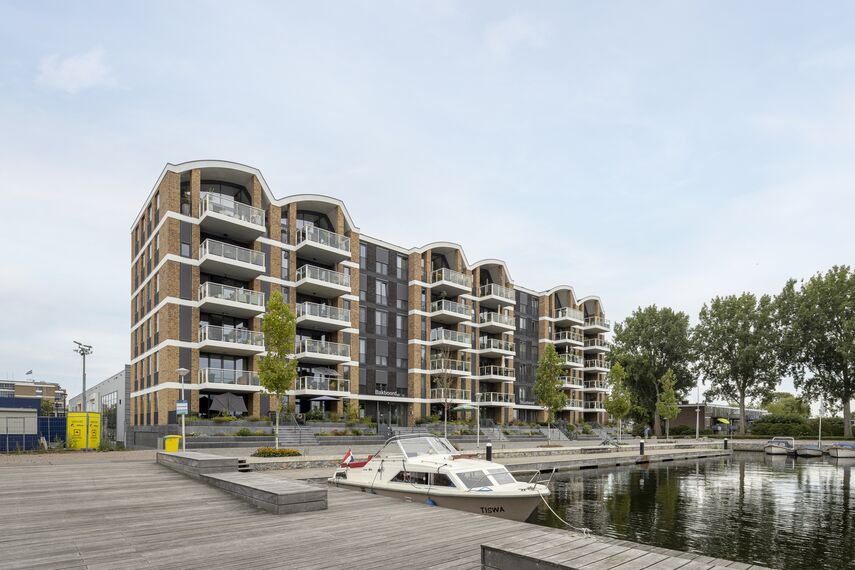ConceptSystem 77 Ramen, ConceptSystem 77 Deuren en CP 50 Schuifsystemen - Het Havenhuys: refereert aan de oude fabriekshal van De Baronie gelegen in Alphen aan den Rijn, Nederland