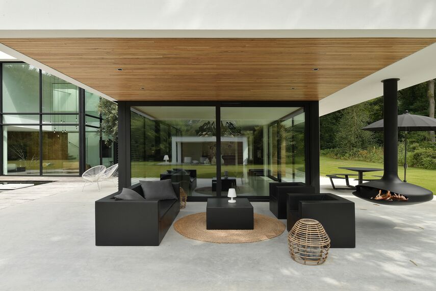 ConceptSystem 77 Ramen, ConceptSystem 77 Deuren, ConceptWall 50 Vliesgevels en Cintro Tuinkamers - Villa K-House: het vakantiegevoel thuis ervaren gelegen in Venray, Nederland