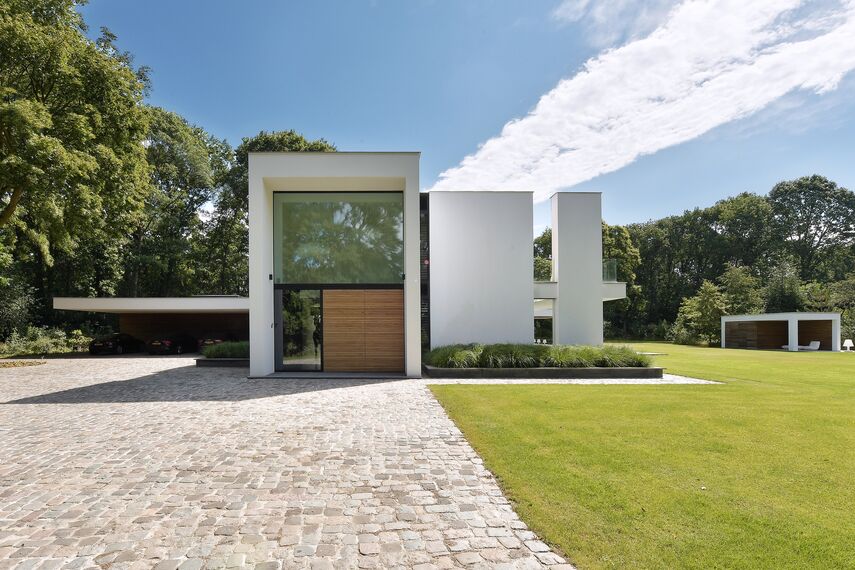 ConceptSystem 77 Ramen, ConceptSystem 77 Deuren, ConceptWall 50 Vliesgevels en Cintro Tuinkamers - Villa K-House: het vakantiegevoel thuis ervaren gelegen in Venray, Nederland
