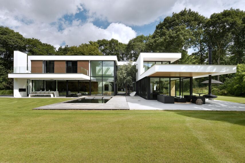 ConceptSystem 77 Ramen, ConceptSystem 77 Deuren, ConceptWall 50 Vliesgevels en Cintro Tuinkamers - Villa K-House: het vakantiegevoel thuis ervaren gelegen in Venray, Nederland