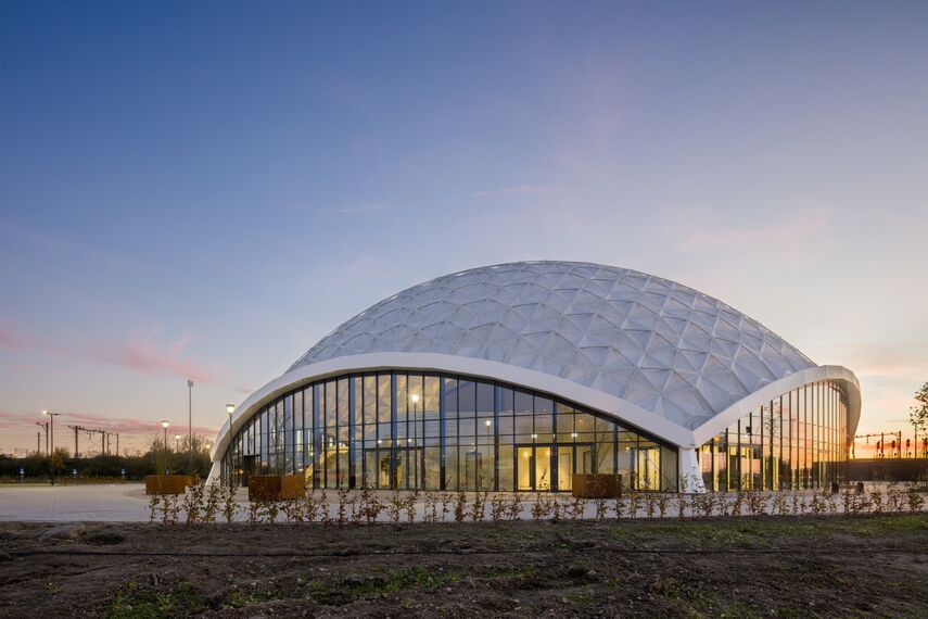 ConceptSystem 77 Ramen, ConceptSystem 77 Deuren en ConceptWall 50 Vliesgevels - Amsterdome: de historie van het gebouw is nooit ver weg gelegen in Amsterdam, Nederland