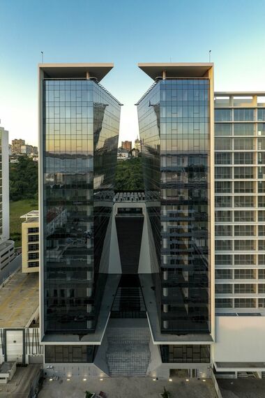 ConceptWall 50 Vliesgevels - Energy Towers gelegen in Maputo, Moçambique