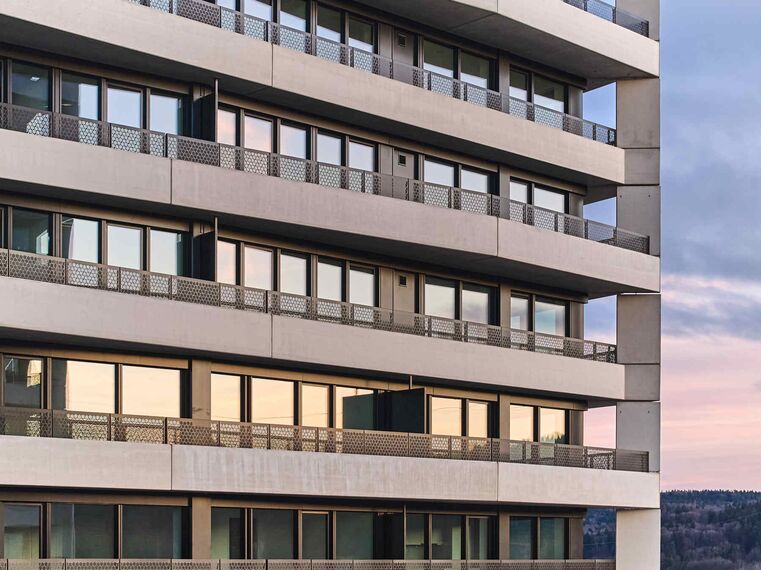 MasterLine 8 Ramen en MasterLine 8 Deuren - Three Point Dübendorf gelegen in Zürich, Zwitserland