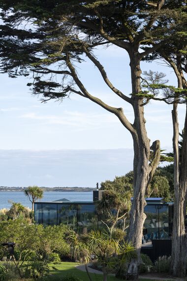 ConceptWall 50 Vliesgevels, SlimLine 38 Deuren, ConceptWall 50 Structureel geklemd Vliesgevels, SlimLine 38 HI Ramen, ConceptSystem 77-HI Deuren en ConceptSystem 77-HI+ Ramen - The Sea Rooms gelegen in Rosslare, Ierland