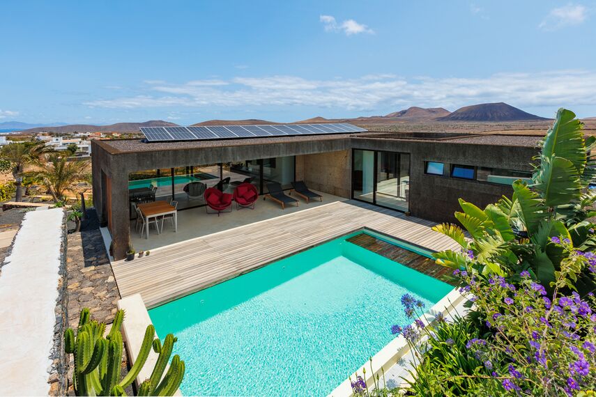 SlimPatio 68 Schuifsystemen, ConceptPatio 68 Schuifsystemen en MasterLine 8 HI Ramen - Villa Khorakhané gelegen in Fuerteventura-Villaverde, Spanje