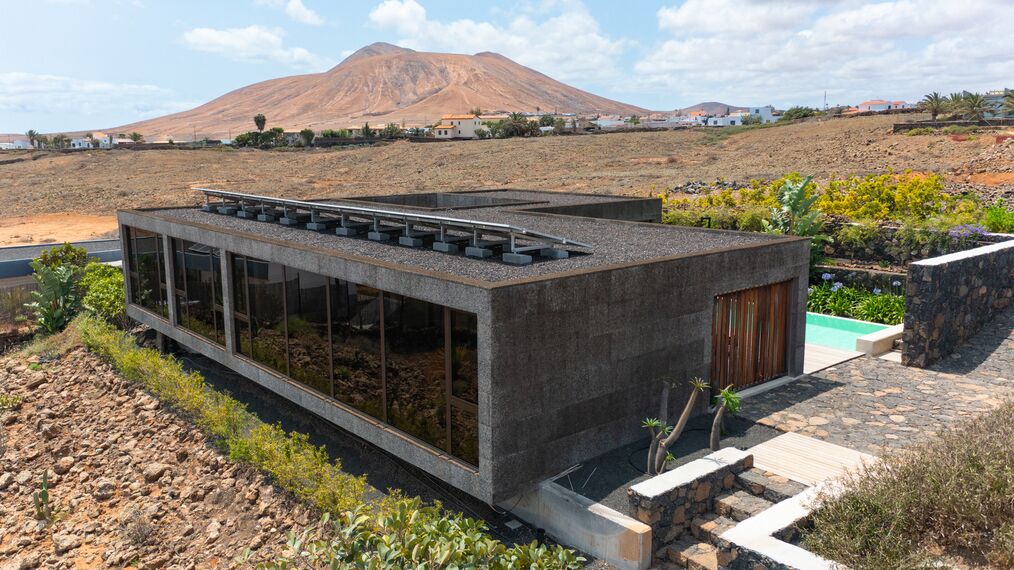 SlimPatio 68 Schuifsystemen, ConceptPatio 68 Schuifsystemen en MasterLine 8 HI Ramen - Villa Khorakhané gelegen in Fuerteventura-Villaverde, Spanje