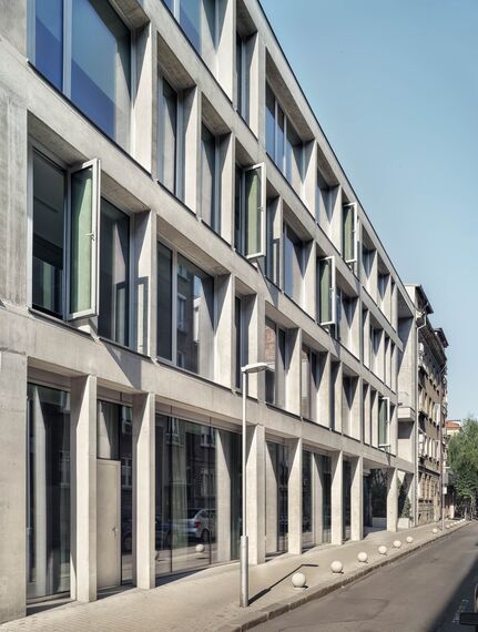 ConceptSystem 77 Ramen, ConceptPatio 155 Schuifsystemen, SlimPatio 68 Schuifsystemen, MasterLine 8 Deuren en ConceptWall 50 Structureel geklemd Vliesgevels - MIR Office Building gelegen in Sofia, Bulgarije