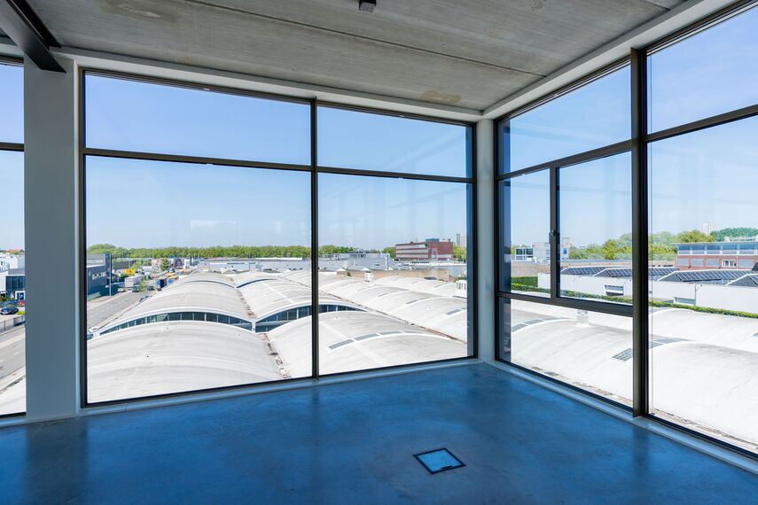 ConceptSystem 77 Ramen en ConceptWall 50 Vliesgevels - Hurkse Bogen gelegen in Eindhoven, Nederland