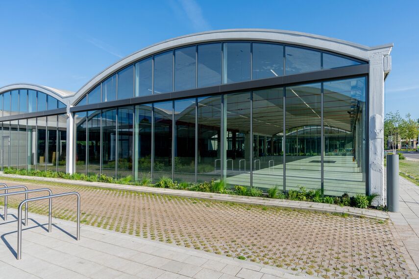 ConceptSystem 77 Ramen en ConceptWall 50 Vliesgevels - Hurkse Bogen gelegen in Eindhoven, Nederland