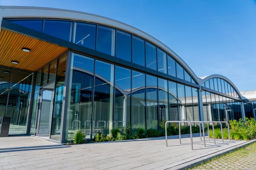 ConceptSystem 77 Ramen en ConceptWall 50 Vliesgevels - Hurkse Bogen gelegen in Eindhoven, Nederland