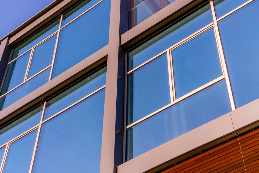 ConceptSystem 77 Ramen en ConceptWall 50 Vliesgevels - Hurkse Bogen gelegen in Eindhoven, Nederland