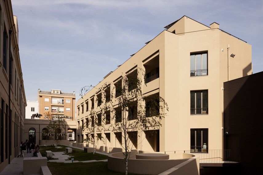 SlimLine 38 Ramen - Edificio Pharmacia gelegen in Porto, Portugal