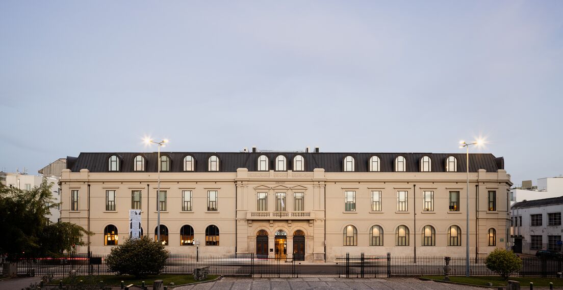 SlimLine 38 Ramen - Edificio Pharmacia gelegen in Porto, Portugal
