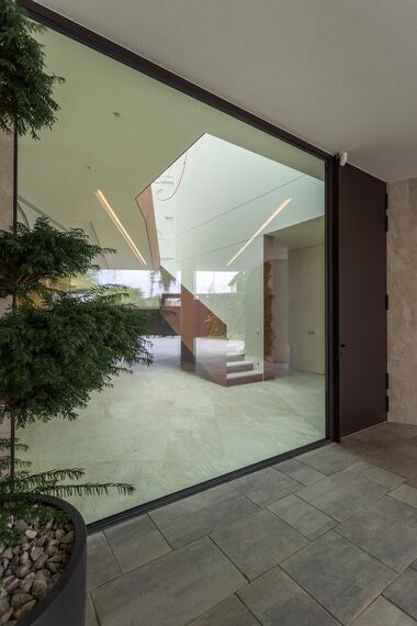 HiFinity Schuifsystemen, MasterLine 8 HI Ramen en ConceptWall 50 Dakraam Vliesgevels - Privéwoning in Tsjernivtsi gelegen in Chernivtsi, Oekraïne