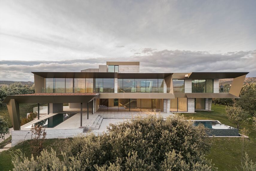 HiFinity Schuifsystemen, SlimPatio 68 Schuifsystemen en SlimLine 38 Ramen - Casa Entre Encinas gelegen in Madrid, Spanje