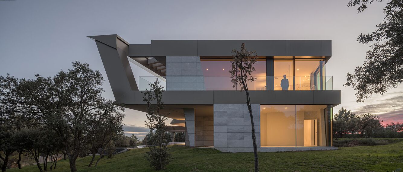 HiFinity Schuifsystemen, SlimPatio 68 Schuifsystemen en SlimLine 38 Ramen - Casa Entre Encinas gelegen in Madrid, Spanje