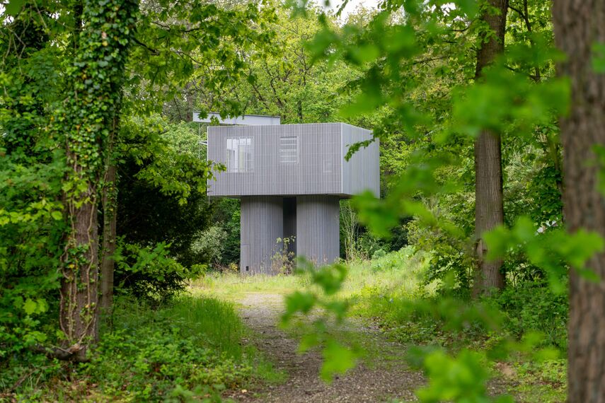 SlimLine 38 Ramen, ConceptPatio 130 Schuifsystemen en SlimLine 38 Cubic Ramen - Boshut Dolmen: zweven tussen de boomkruinen gelegen in Arnhem, Nederland