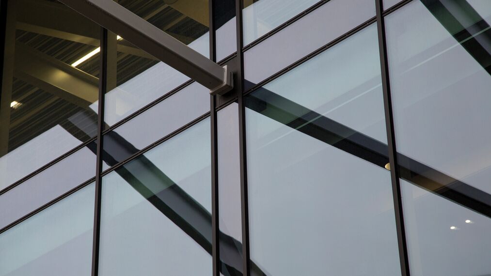 ConceptFolding 77 Schuifsystemen en ConceptWall 50 Vliesgevels - DC New Logic III: het op één na duurzaamste distributiecenturm ter wereld gelegen in Tilburg, Nederland