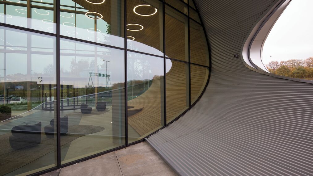 ConceptFolding 77 Schuifsystemen en ConceptWall 50 Vliesgevels - DC New Logic III: het op één na duurzaamste distributiecenturm ter wereld gelegen in Tilburg, Nederland