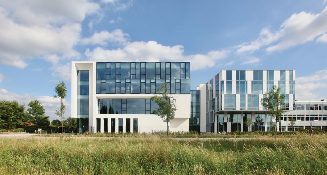 HiFinity Schuifsystemen, BriseSoleil 100 Zonwering, MasterLine 8 Ramen, ConceptWall 60 Structureel geklemd Vliesgevels, CW 86 Standard Vliesgevels en CW 86-EF Vliesgevels - Office building Reynaers Campus: Experience Centre gelegen in Duffel, België