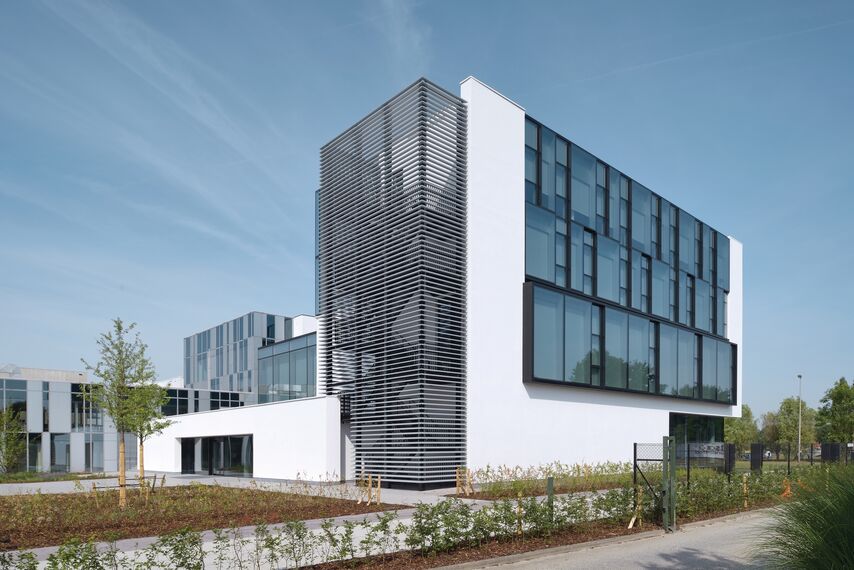 HiFinity Schuifsystemen, BriseSoleil 100 Zonwering, MasterLine 8 Ramen, ConceptWall 60 Structureel geklemd Vliesgevels, CW 86 Standard Vliesgevels en CW 86-EF Vliesgevels - Office building Reynaers Campus: Experience Centre gelegen in Duffel, België