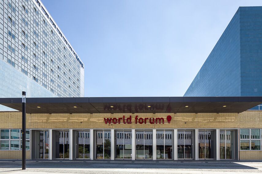 CS 24-SL Deuren - Congress center World Forum Den Haag: Renovatie in ‘De Stijl’ gelegen in Den Haag, Nederland