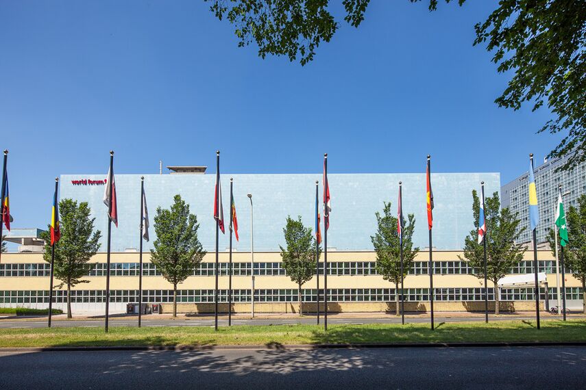CS 24-SL Deuren - Congress center World Forum Den Haag: Renovatie in ‘De Stijl’ gelegen in Den Haag, Nederland