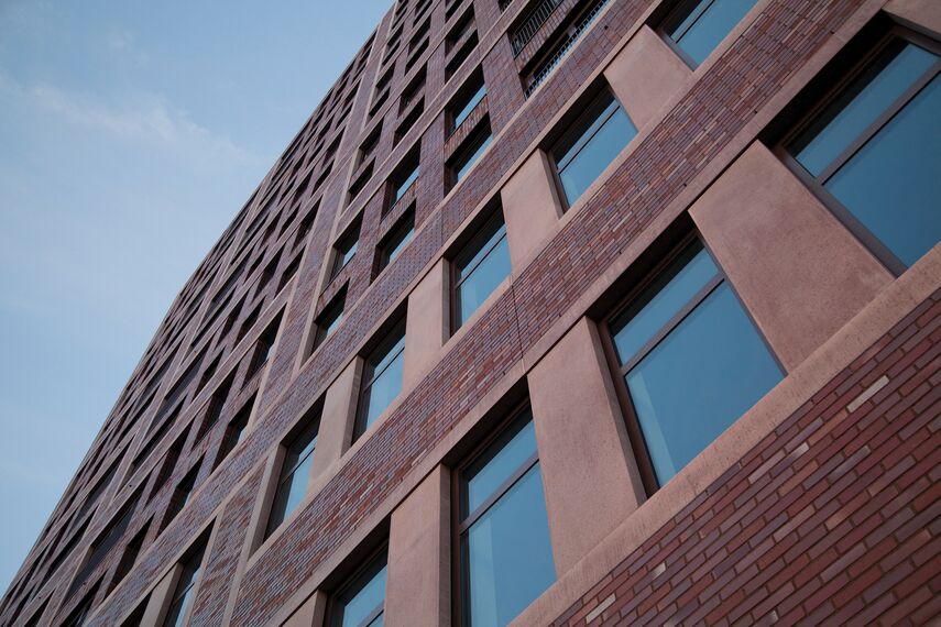 ConceptWall 50 Vliesgevels, ConceptSystem 77 Verborgen vleugel Ramen en ConceptSystem 77 Brandwerend Ramen - MUSA op Katendrecht: verweven met haar omgeving gelegen in Rotterdam, Nederland