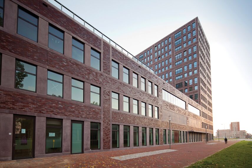 ConceptWall 50 Vliesgevels, ConceptSystem 77 Verborgen vleugel Ramen en ConceptSystem 77 Brandwerend Ramen - MUSA op Katendrecht: verweven met haar omgeving gelegen in Rotterdam, Nederland
