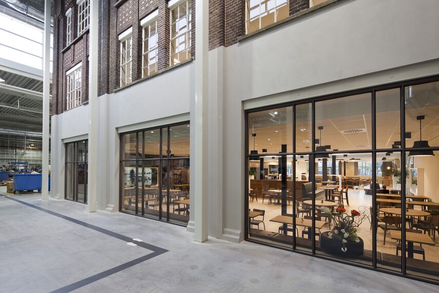 CS 24-SL Geannuleerde systemen en ConceptWall 50 Vliesgevels - Office building Gazellefabriek Dieren: Oog voor historie gelegen in Dieren, Nederland