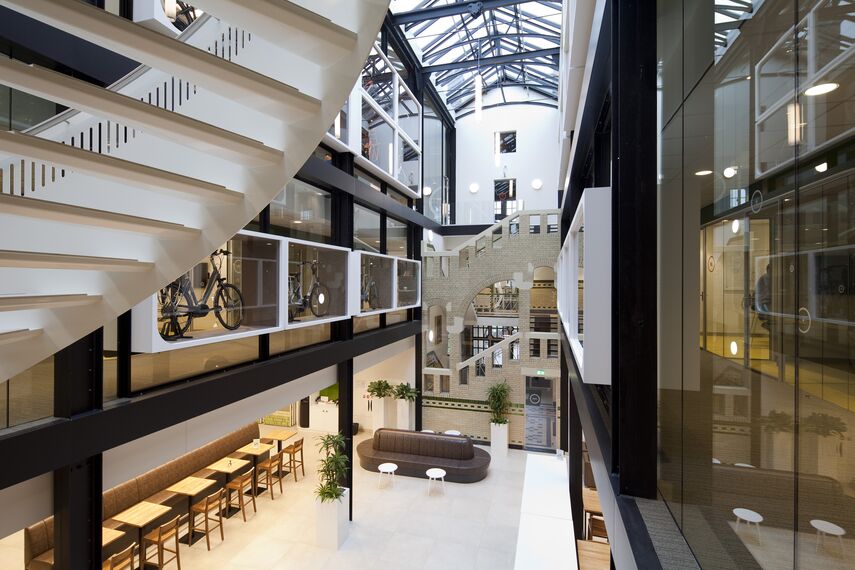 CS 24-SL Geannuleerde systemen en ConceptWall 50 Vliesgevels - Office building Gazellefabriek Dieren: Oog voor historie gelegen in Dieren, Nederland