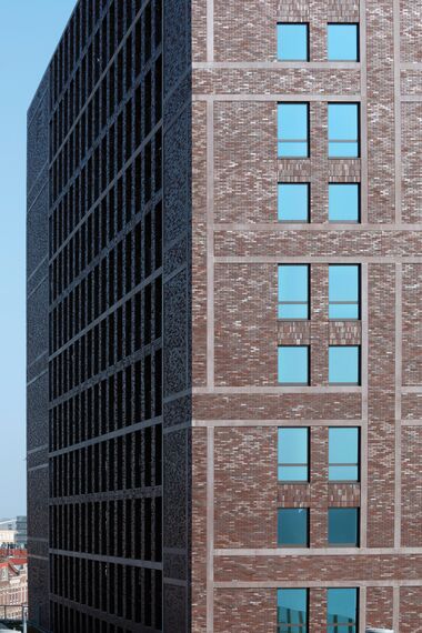 ConceptWall 50 Vliesgevels, ConceptSystem 77 Verborgen vleugel Ramen en ConceptSystem 77 Brandwerend Ramen - MUSA op Katendrecht: verweven met haar omgeving gelegen in Rotterdam, Nederland
