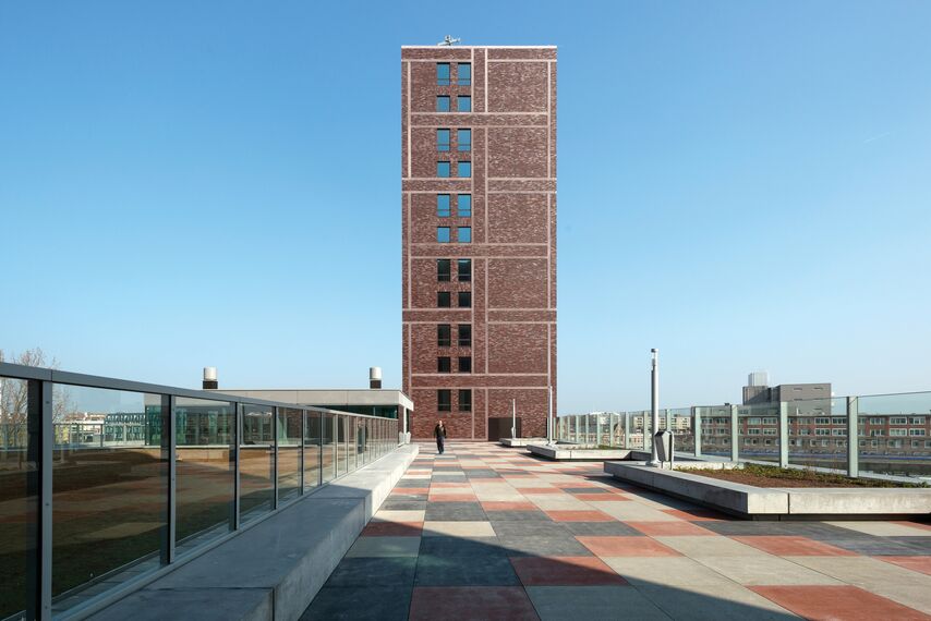 ConceptWall 50 Vliesgevels, ConceptSystem 77 Verborgen vleugel Ramen en ConceptSystem 77 Brandwerend Ramen - MUSA op Katendrecht: verweven met haar omgeving gelegen in Rotterdam, Nederland