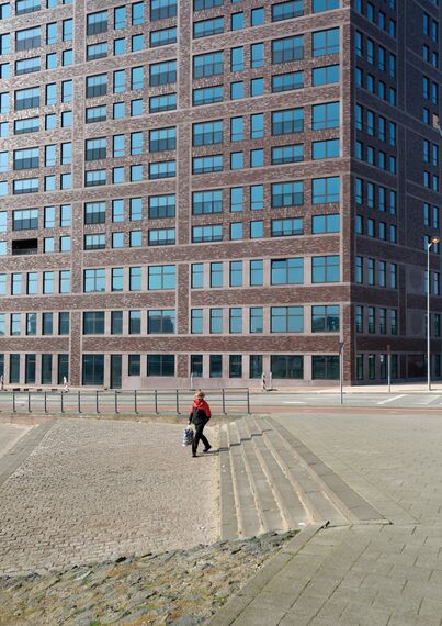 ConceptWall 50 Vliesgevels, ConceptSystem 77 Verborgen vleugel Ramen en ConceptSystem 77 Brandwerend Ramen - MUSA op Katendrecht: verweven met haar omgeving gelegen in Rotterdam, Nederland