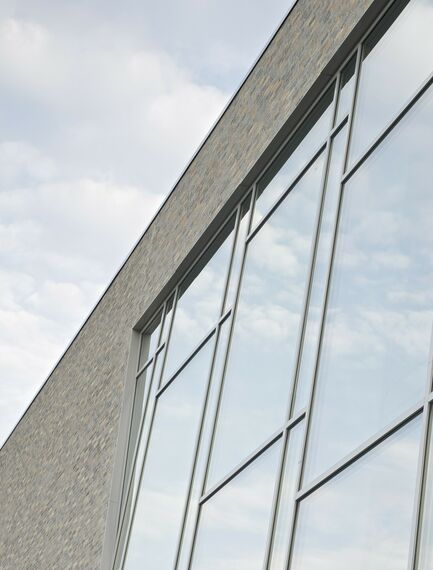 BriseSoleil 100 Zonwering, CS 104 (c) Geannuleerde systemen en ConceptWall 50-HI Vliesgevels - Office building Det Faglige Hus gelegen inDenemarken