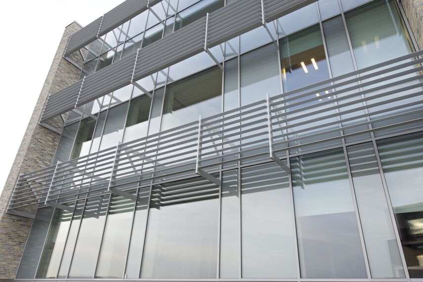 BriseSoleil 100 Zonwering en ConceptWall 50-HI Vliesgevels - Office building Det Faglige Hus gelegen inDenemarken