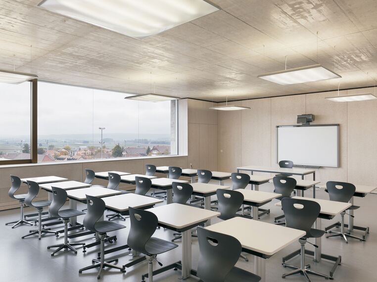 CS 86-HI (c) Geannuleerde systemen en ConceptWall 50-HI Vliesgevels - School extension Kerzers gelegen inZwitserland