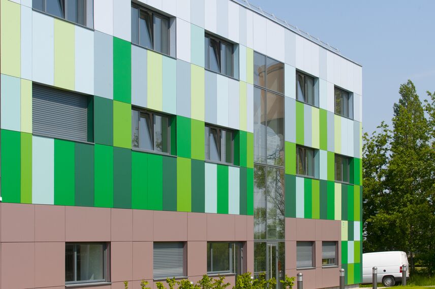 ConceptDoor 50 Deuren, BriseSoleil 100 Zonwering en XS 50 Ramen - Boarding school Lycée Agricole LAVAL (boarding school) gelegen inFrankrijk