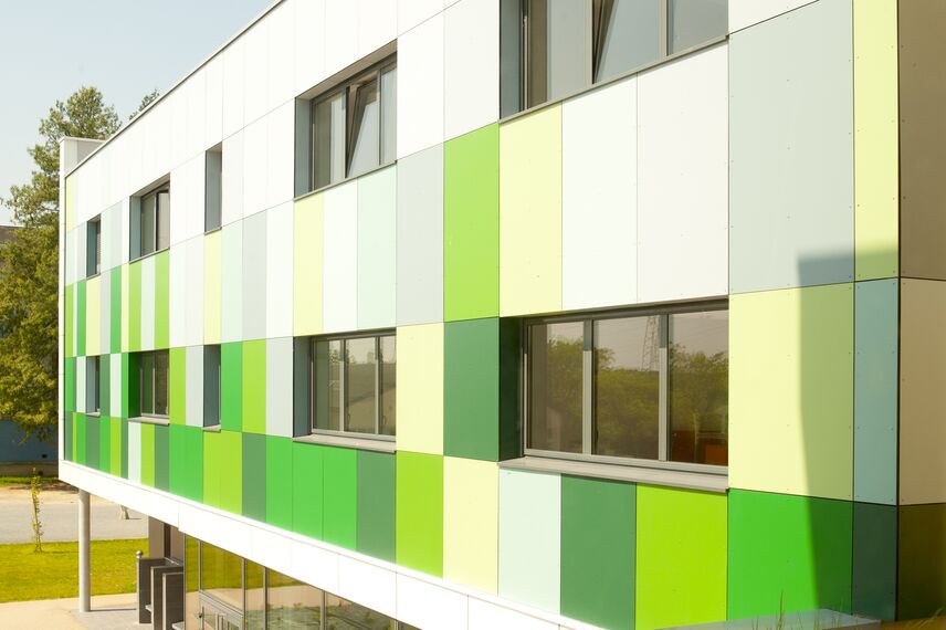 ConceptDoor 50 Deuren, BriseSoleil 100 Zonwering en XS 50 Ramen - Boarding school Lycée Agricole LAVAL (boarding school) gelegen inFrankrijk