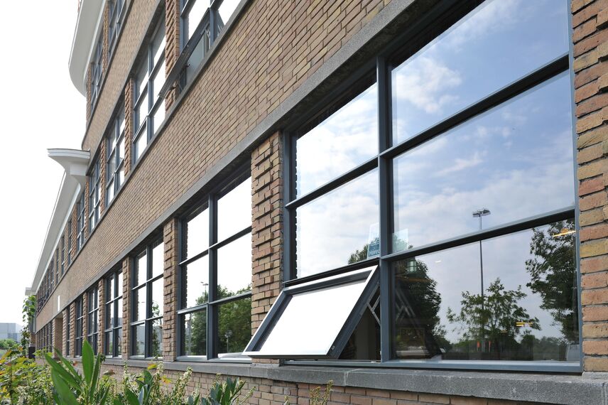 CS 24-SL Geannuleerde systemen, CS 24-SL Geannuleerde systemen en ConceptWall 50 Vliesgevels - Office building De Gruyterfabriek: Transformatie geeft nieuw elan gelegen in 's Hertogenbosch, Nederland