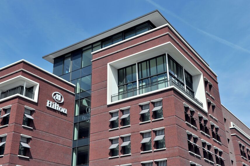 ConceptWall 50 Vliesgevels - Hilton hotel gelegen in Den Haag, Nederland